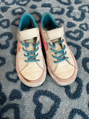 New Kids Nike Court Legacy Low size 13 GUC